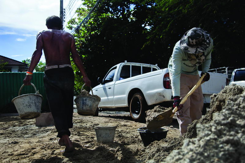 Covid 19 migrant workers in Chiang Mai deciding on whether to return home